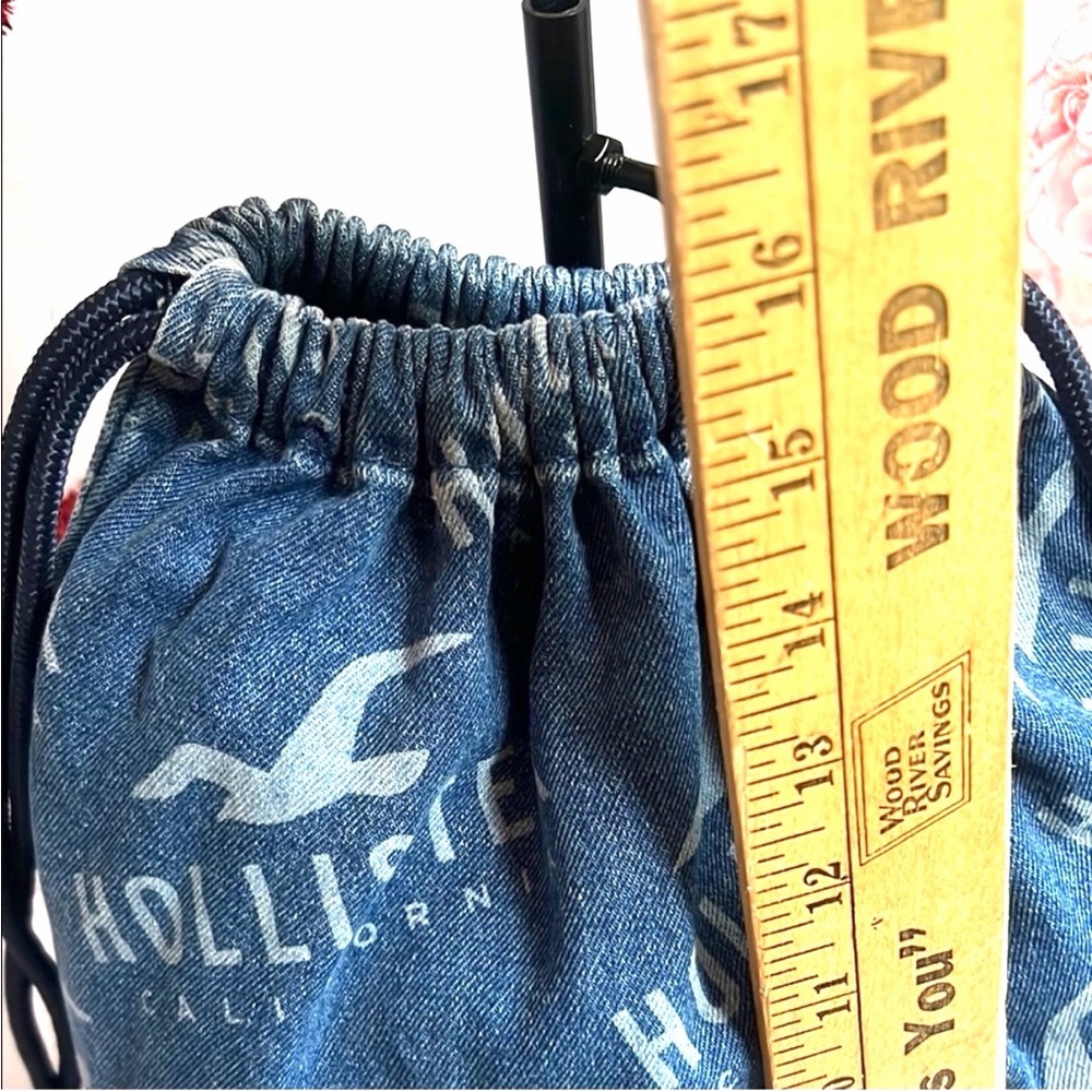 🎅🏻 SALE! Hollister blue denim drawstring denim bucket bag or backpack LIKE NEW - Picture 4 of 6